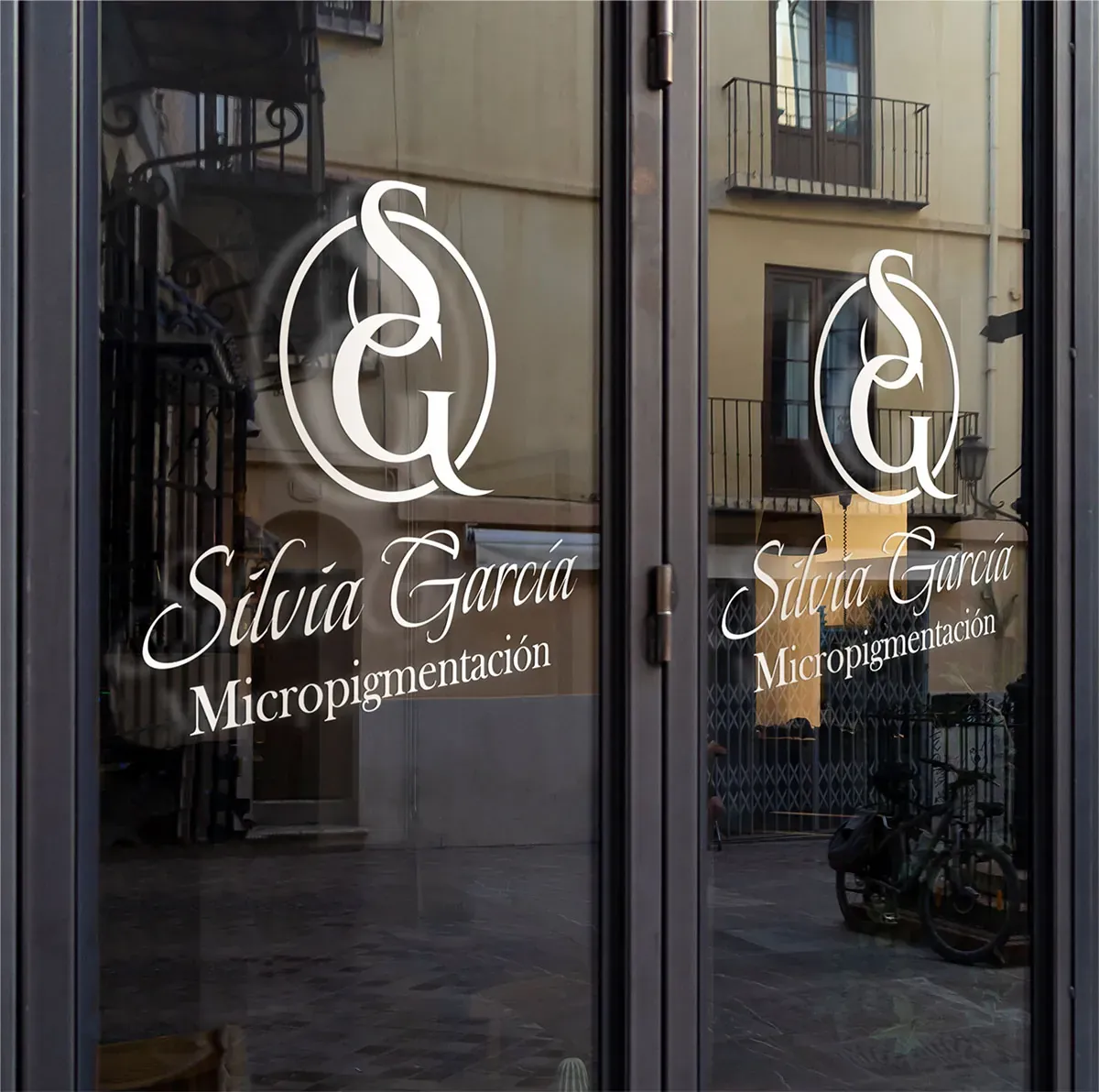 Etiquetas adhesivas personalizadas, producto elaborado por Imprenta Soluciones, litografía en Medellín, ejemplo 13