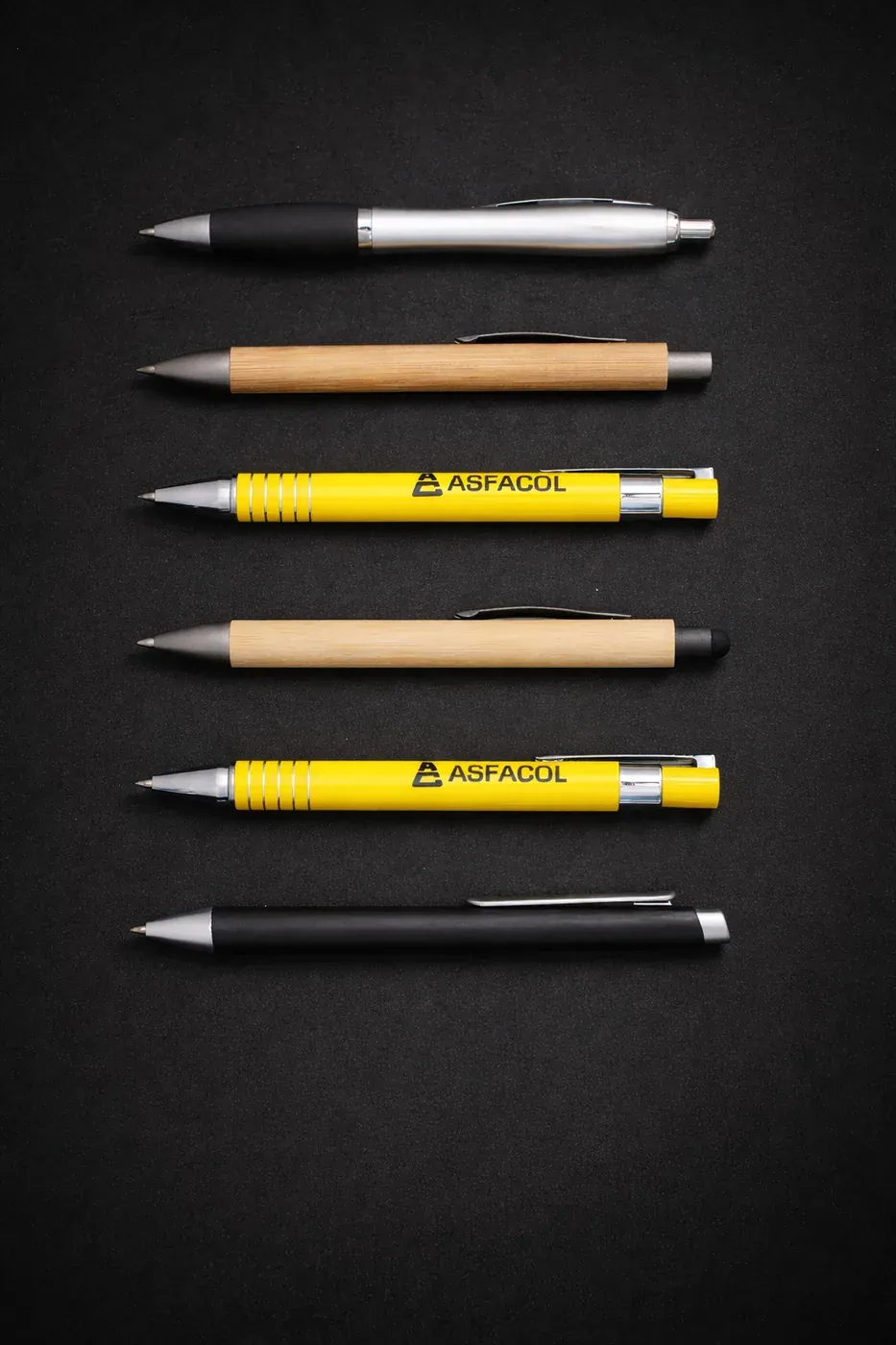 Lapiceros ecológicos de materiales naturales y colores marcados para empresas